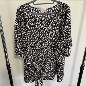 Navy, tan floral print blouse with tie around waist, size 3x